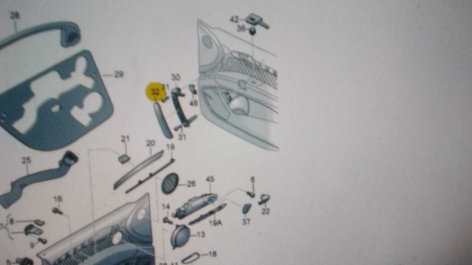 4L1867196 KAPI TUTAMAK ÖN SAĞ AUDI Q7 2007-2015 ÖN SAG ORJ YENİ