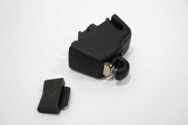 4L08595619 Güneşlik