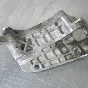 059903143AJ ALTERNATÖR AYAGI TOUAREG AUDİ A4 A5 A6 A7 A8 3,0 TDİ