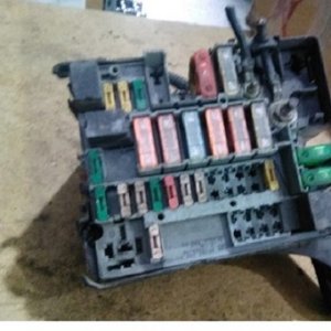 9642650280 SİGORTA TABLASI 1.4 benzinli otomatik 206 PEJO 1998