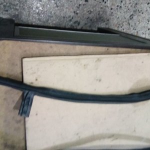 1J4837698 ön kapı alt toz lastiği vw golf bora sağ orj çıkma